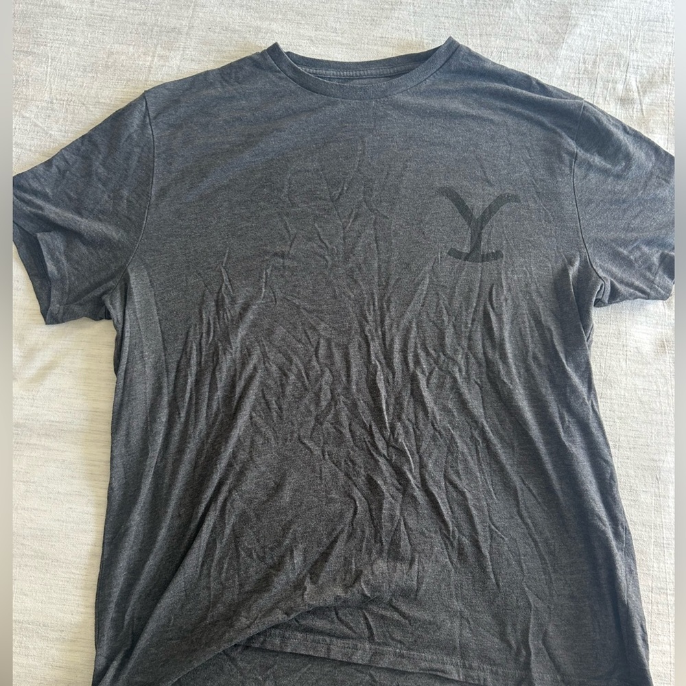 Men’s Yellowstone tee size XL